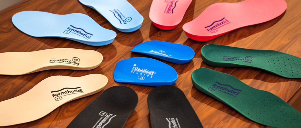 Fuxorite Team bei der Einlagenanpassung